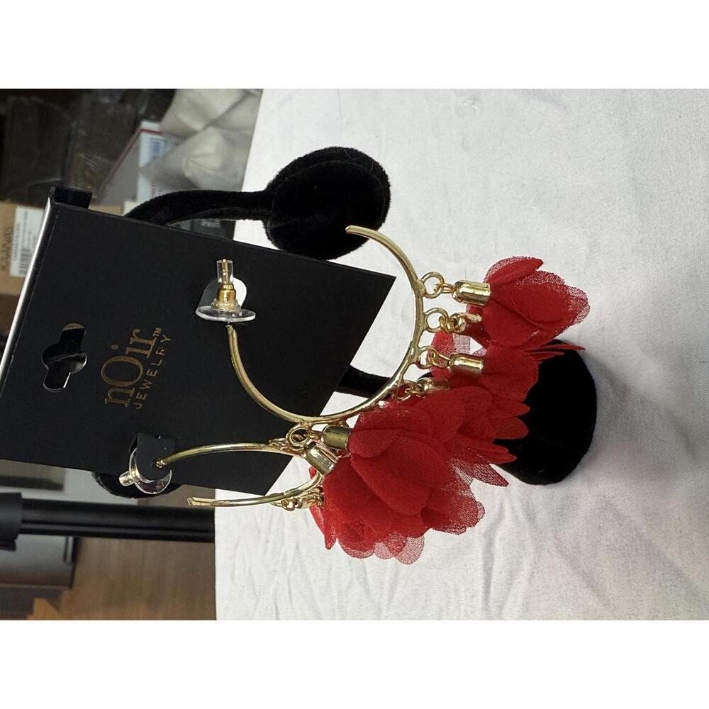 NWT nOir Jewelry Red Flower Hoop Earrings - Picture 8 of 8